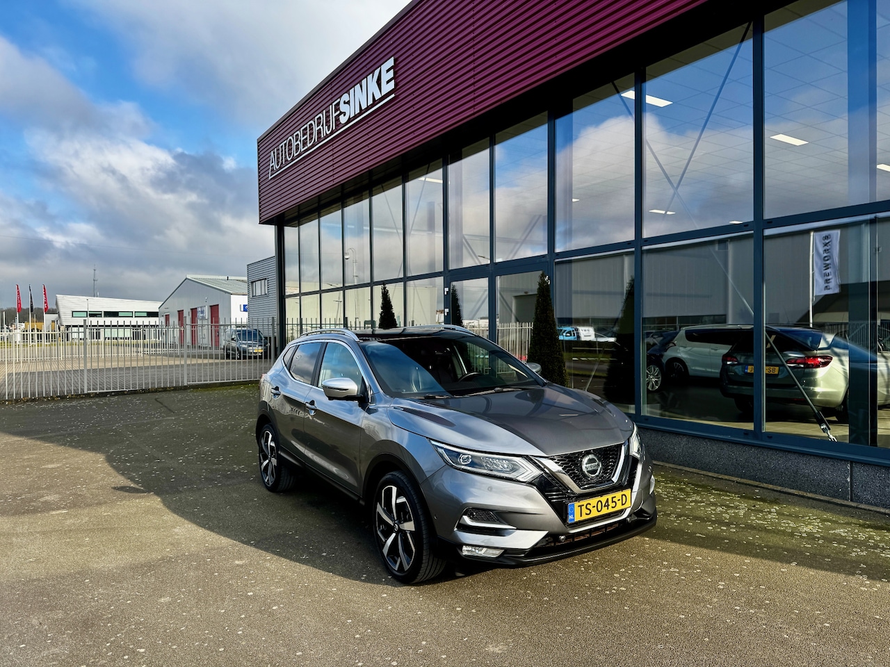 Nissan Qashqai - 1.2 Tekna + NAVI ECC CRUISE - AutoWereld.nl