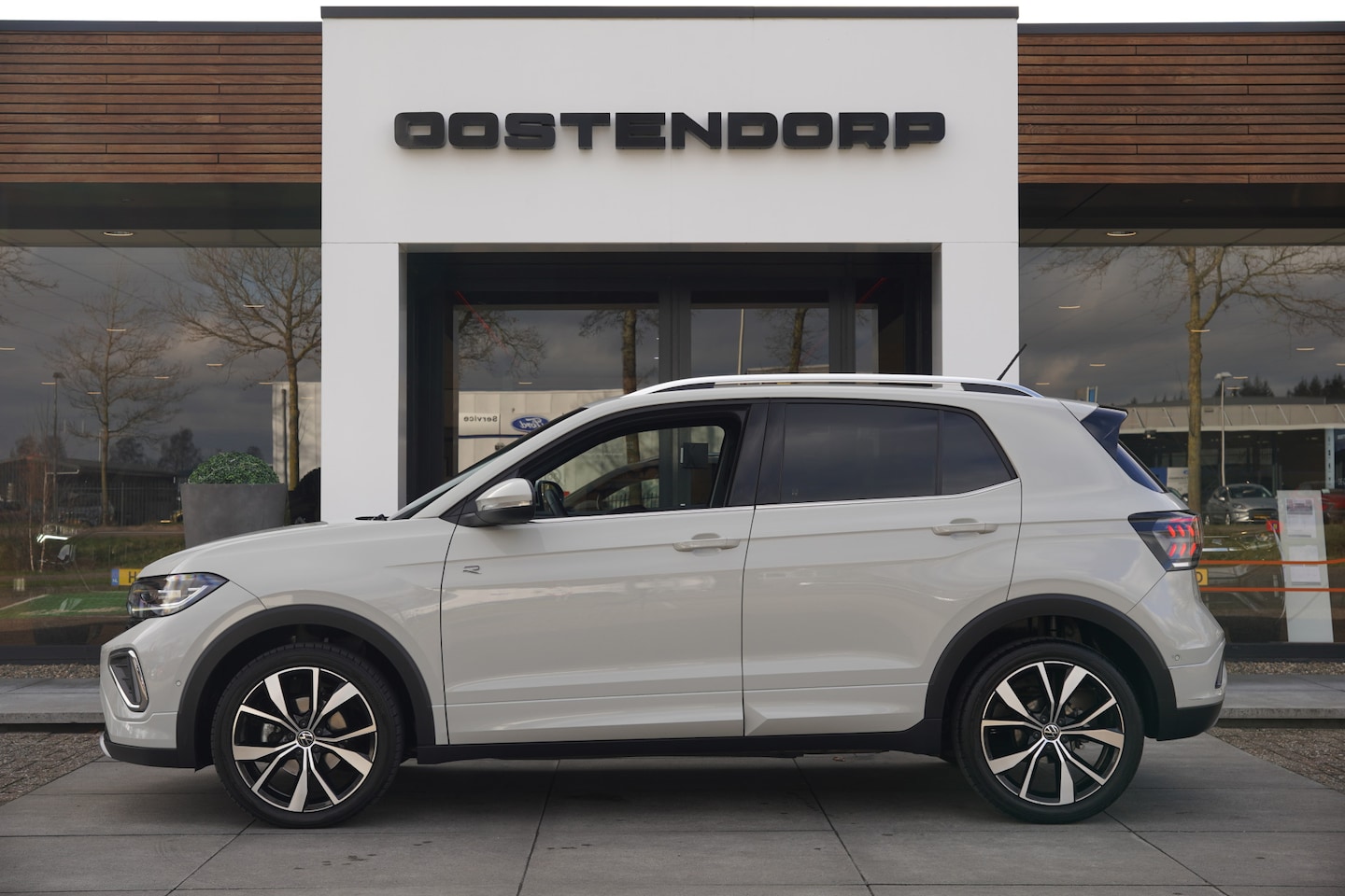 Volkswagen T-Cross - 1.5TSI/150pk R-Line DSG Automaat|2024|Trekhaak|Keyless|Virtual Cockpit|18"LMV|PDC+Assist+C - AutoWereld.nl