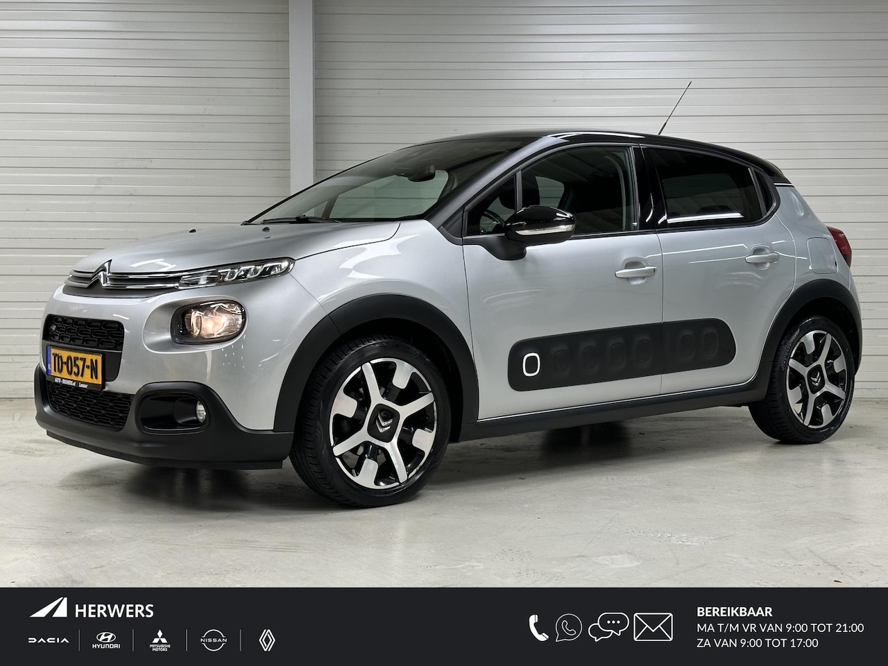 Citroën C3 - 1.2 PureTech Shine 110 pk / Panoramadak / Navigatie / Parkeersensoren Achter / Cruise cont - AutoWereld.nl