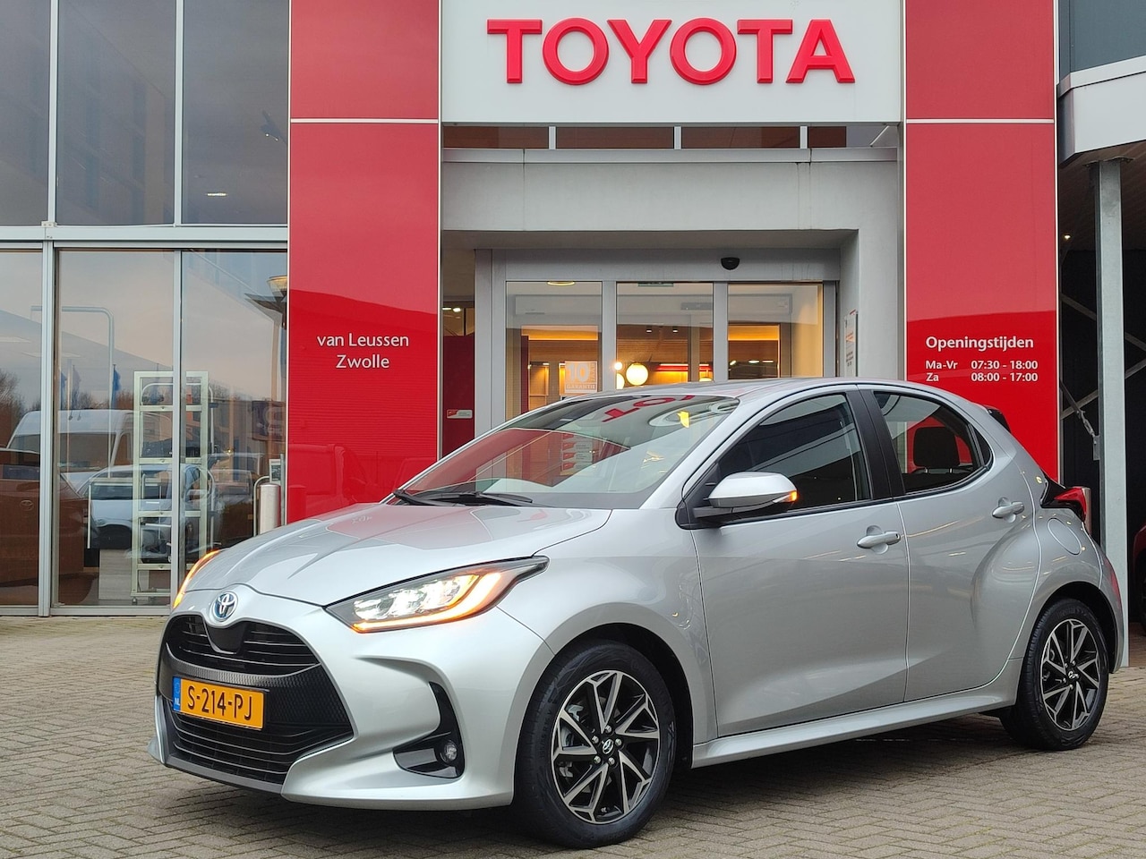 Toyota Yaris - 1.5 Hybrid Dynamic LED KEYLESS APPLE/ANDROID CLIMA CAMERA AD-CRUISE NL-AUTO - AutoWereld.nl