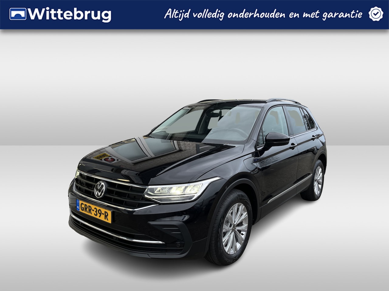 Volkswagen Tiguan - 1.4 TSI eHybrid Life / AUTOMAAT/ 245 PK/ PARK. SENSOREN/ LED/ DODE HOEK/ DIGITAL DASHBOARD - AutoWereld.nl