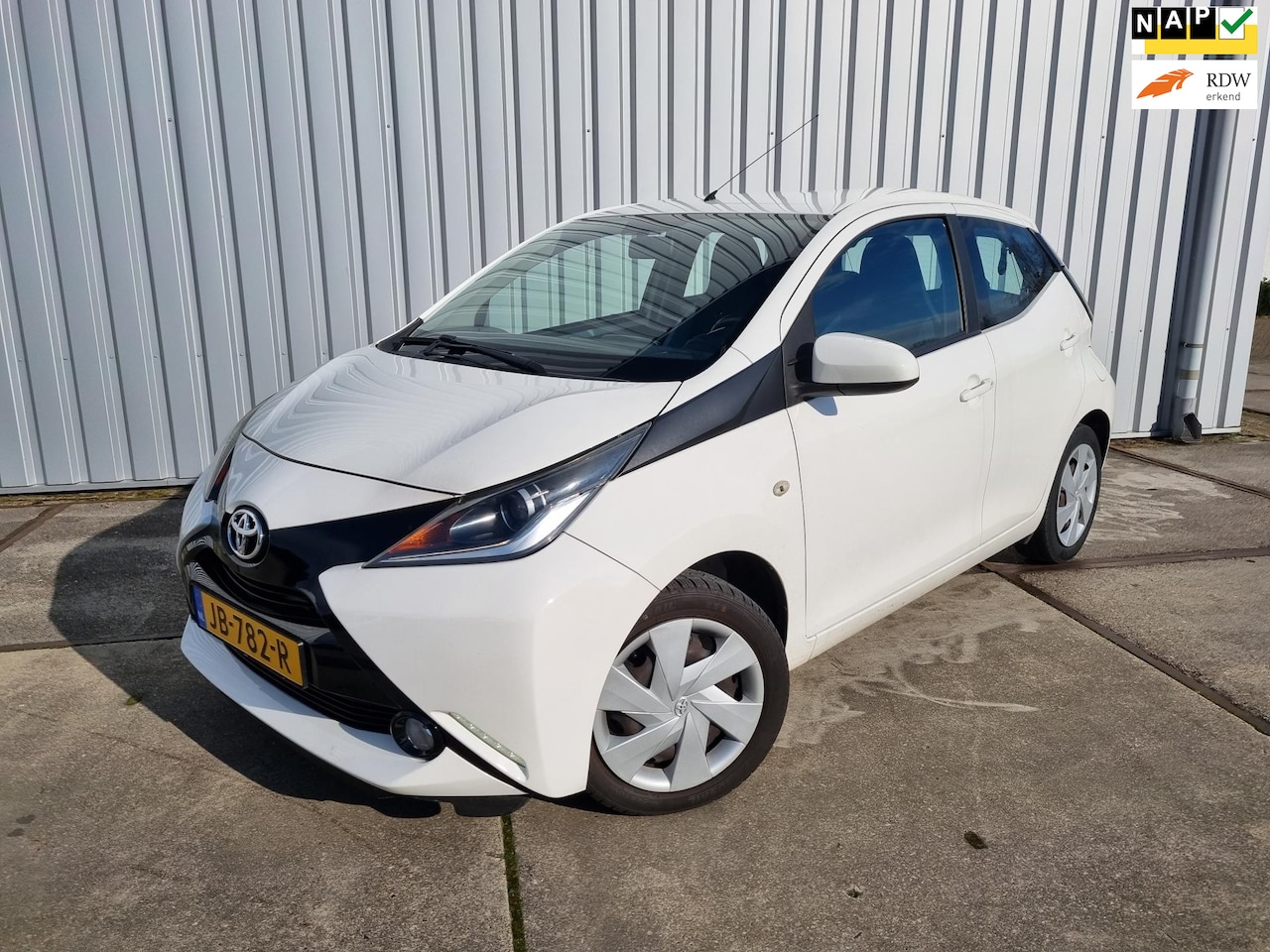 Toyota Aygo - 1.0 VVT-i x-play 1.0 VVT-i x-play - AutoWereld.nl