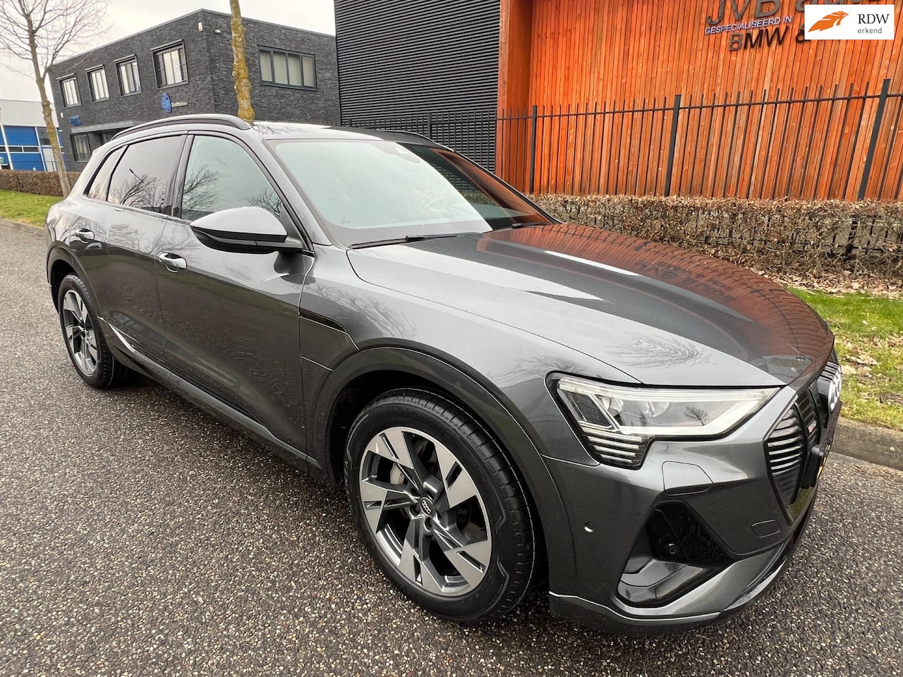 Audi e-tron - E-tron 50 quattro Launch edition Black pano 3x s-line 71 kWh - AutoWereld.nl