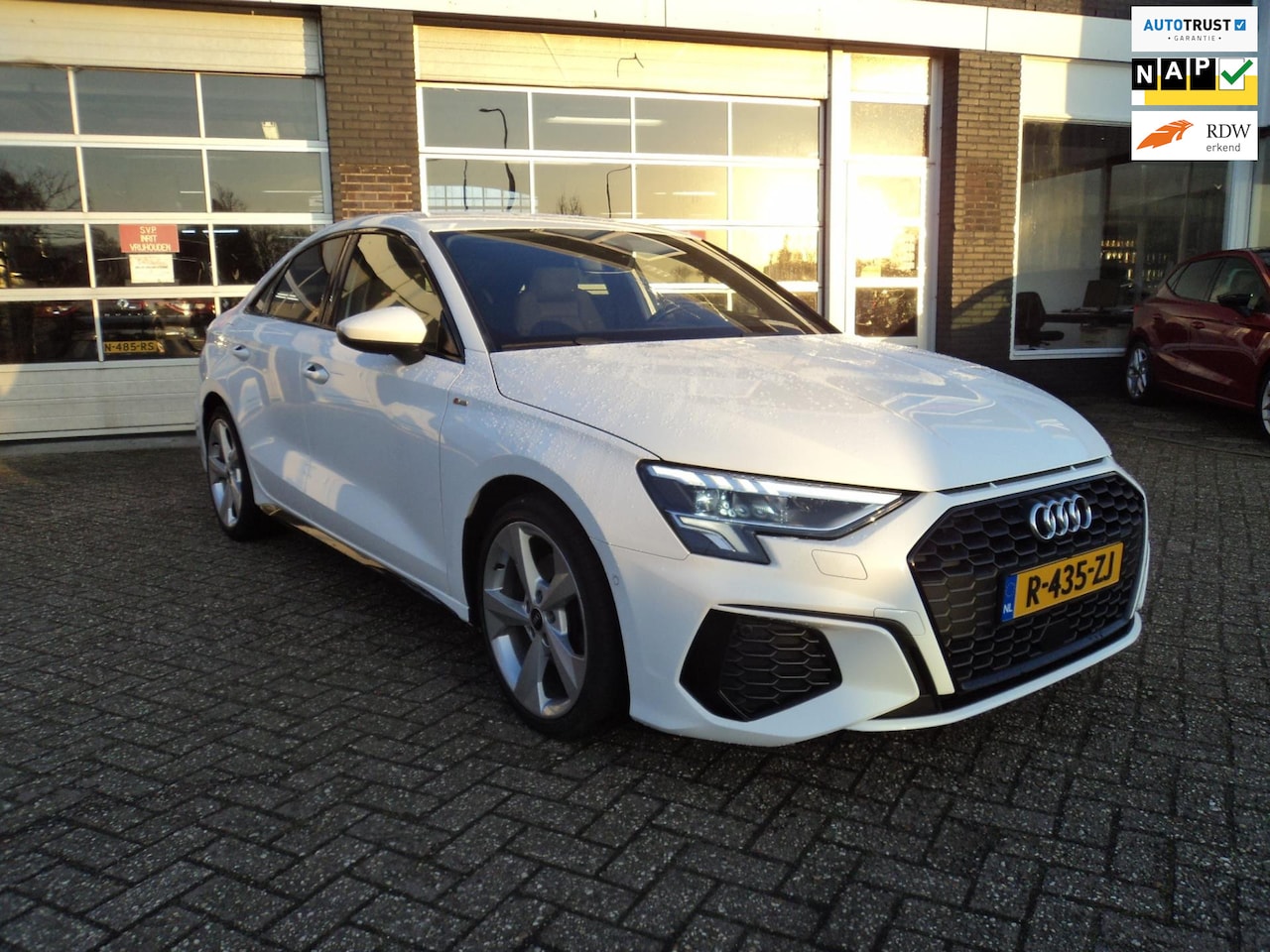 Audi A3 Limousine - 30 TFSI Pro Line Camera Digi Dash Stoelverwarming - AutoWereld.nl