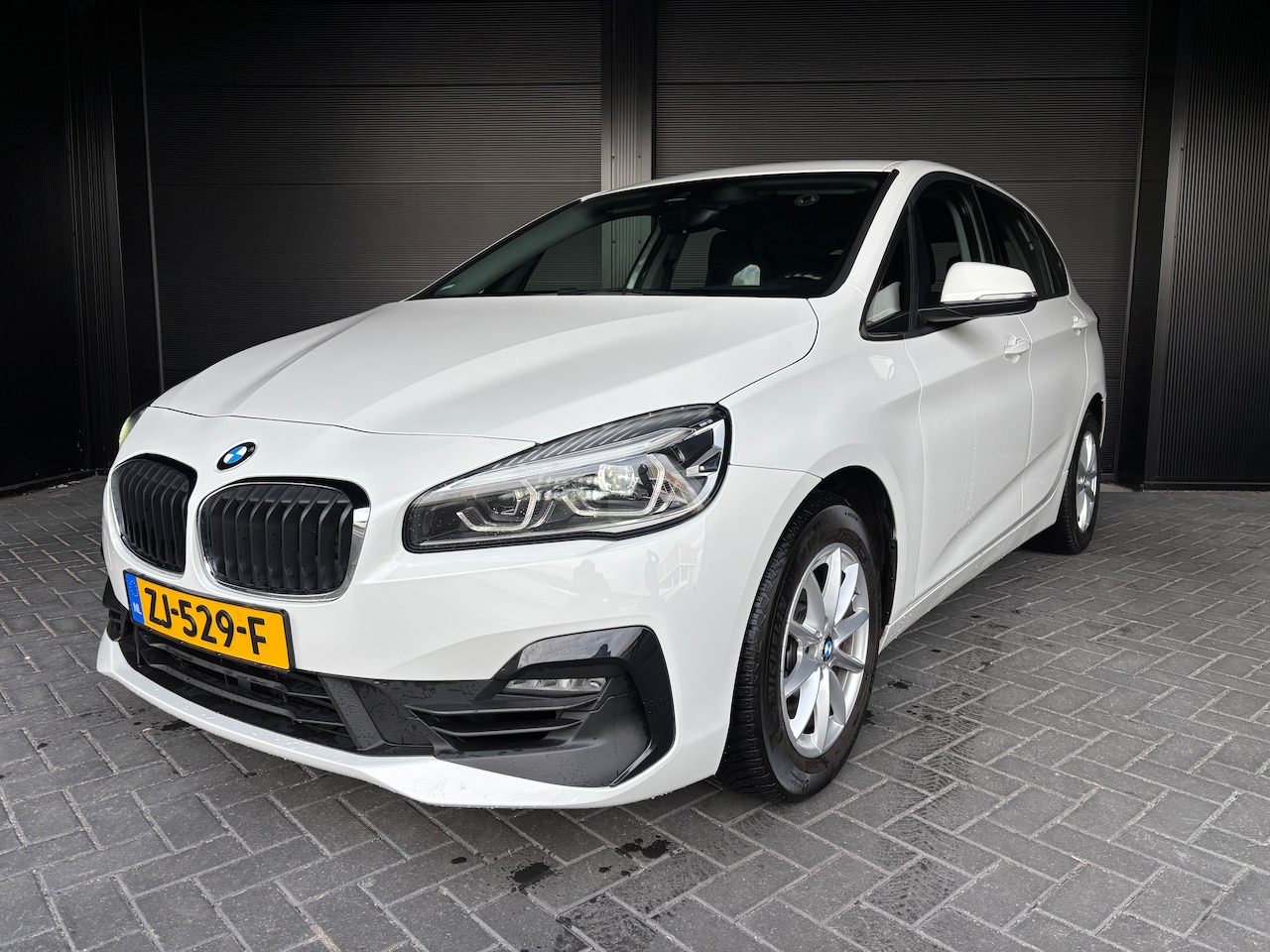 BMW 2-serie Active Tourer - 218i Executive Edition Automaat | in nieuwstaat | LED | HUD | Navi Professional | Sportstoelen | Stoelverwarming - AutoWereld.nl