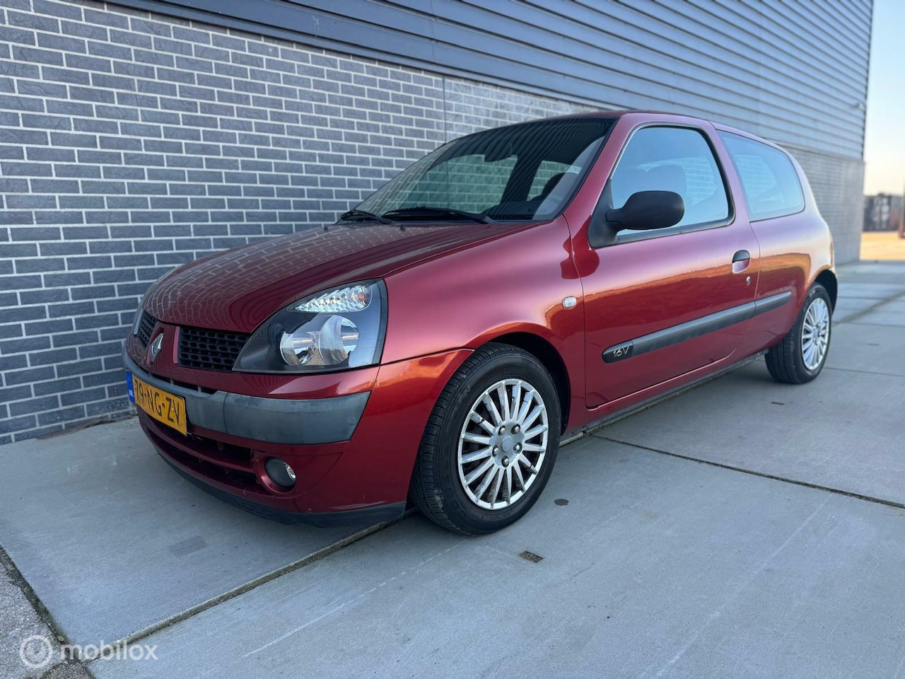 Renault Clio - 1.2-16V Authentique APK|NAP|Onderhoudsboekjes - AutoWereld.nl