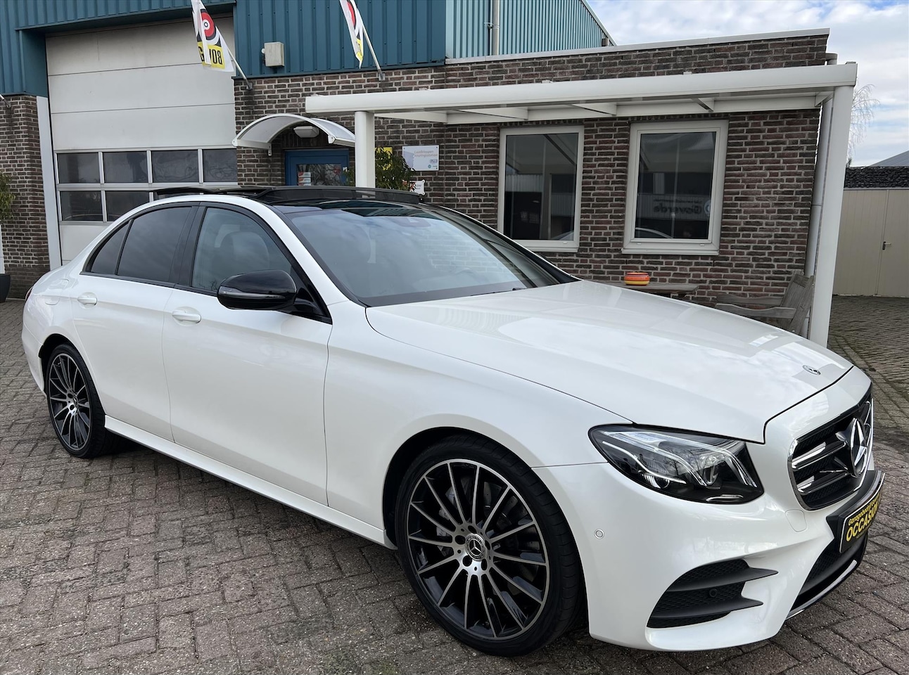 Mercedes-Benz E-klasse - E300 258pk 9G, AMG night edition, Pano, Burmester - AutoWereld.nl