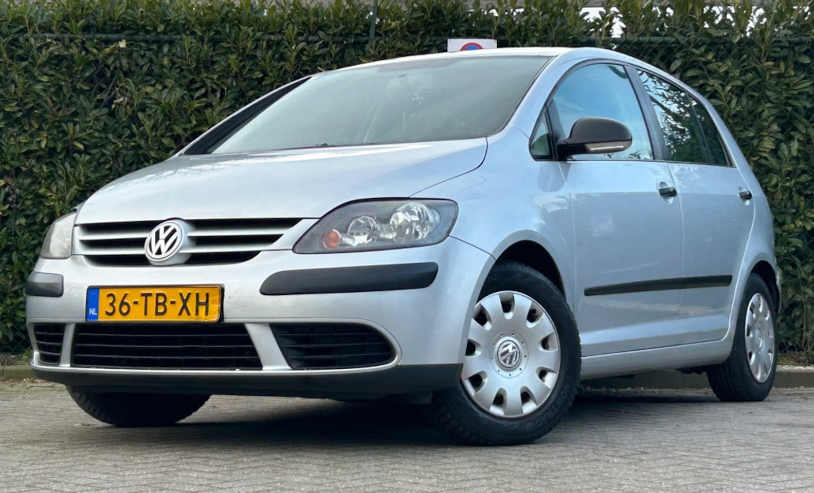 Volkswagen Golf Plus - 1.4 Trendline|NAP|APK 09-25|Trekhaak|Cruise|Navigatie| - AutoWereld.nl