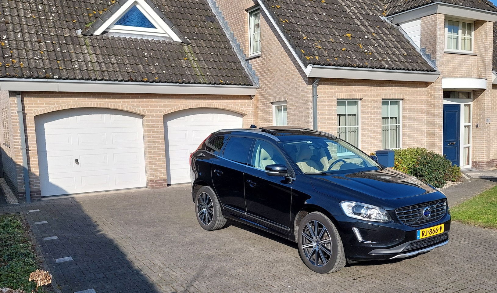 Volvo XC60 - 2.0 D4 FWD Summum | Panoramadak | Camera | Leder | Unieke auto - AutoWereld.nl