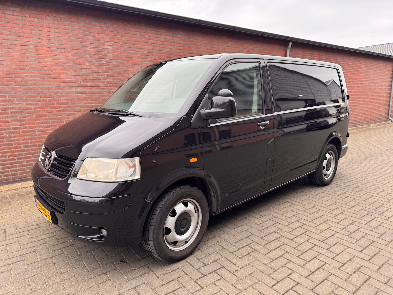 Volkswagen Transporter - 1.9 TDI 300 T800 L1H1 84PK CRUISE/AIRCO/CARPLAY/TREKHAAK/LEER/BIJRIJDERBANK - AutoWereld.nl