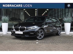 BMW 1-serie - 118i High Executive Sport Line Automaat / Sportstoelen / Stoelverwarming / LED / Cruise Co