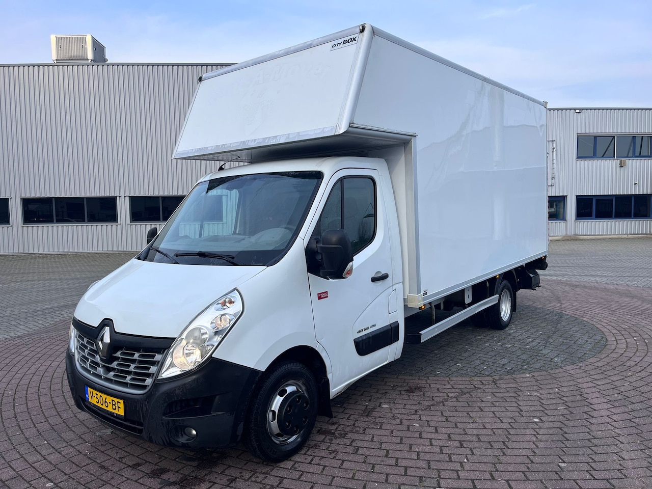 Renault Master - T35 2.3 dCi L4H2 DL Energy Renault Master Bakwagen Laadklep Trekhaak Euro 6 - AutoWereld.nl