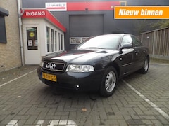 Audi A4 - 1.6 sedan - slechts 192DKm ( NAP ) - eerste eigenaar