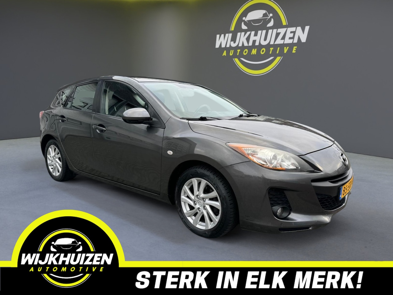 Mazda 3 - 1.6 CiTD Business met Carplay !!! Airco !!! Cruise !!! Lm Velgen !!! - AutoWereld.nl