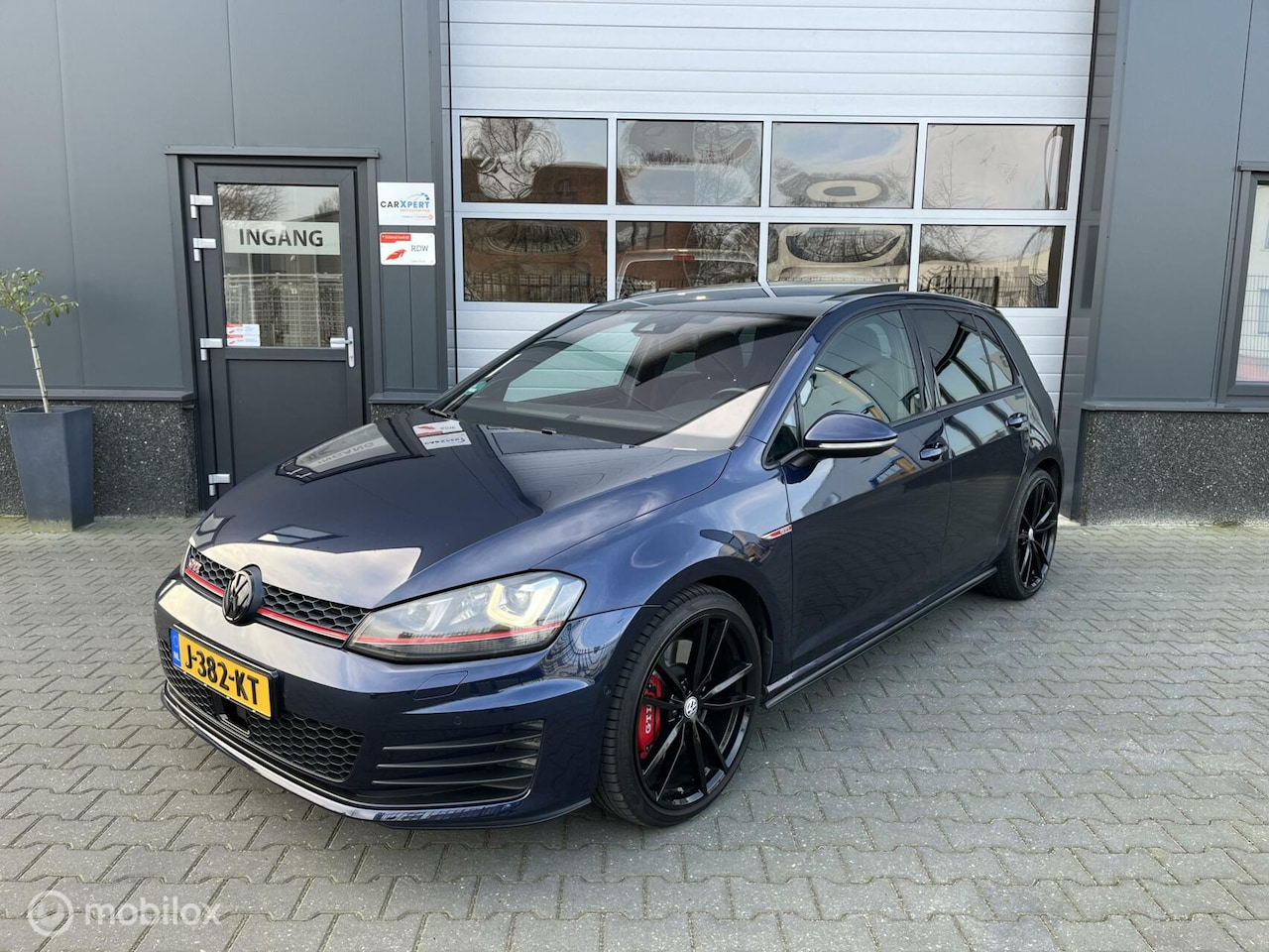 Volkswagen Golf - 2.0 TSI GTI Performance / DSG / Pano / ACC - AutoWereld.nl