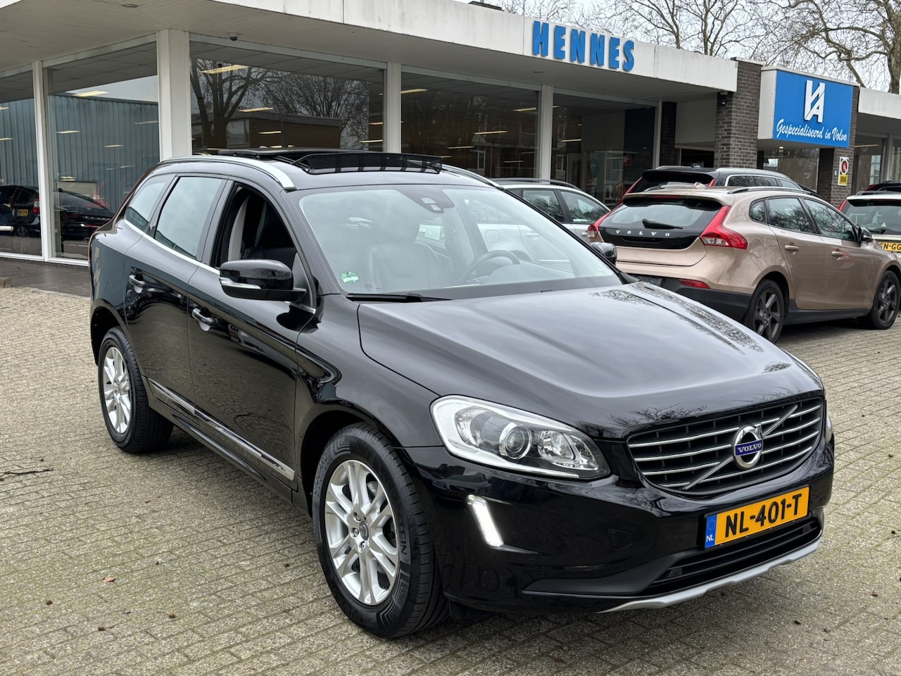 Volvo XC60 - 2.0 T5 Au8 Polar+ Pano Standkachel Xenon - AutoWereld.nl