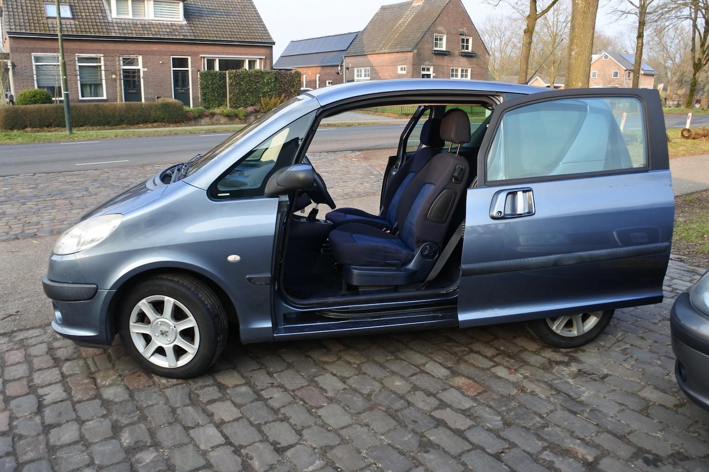 Peugeot 1007 - 1.4-16V Gentry Pack airco 199 dkm apk 23-1-2026 - AutoWereld.nl