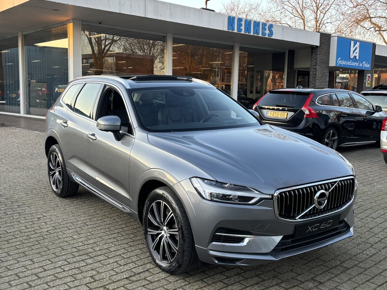 Volvo XC60 - Recharge T6 AWD Inscription DAB 360 Keyless pano Pilot Assist - AutoWereld.nl