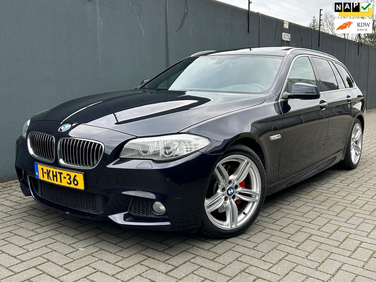 BMW 5-serie Touring - 528i M Pakket / NAP / APK / Goed Onderh - AutoWereld.nl