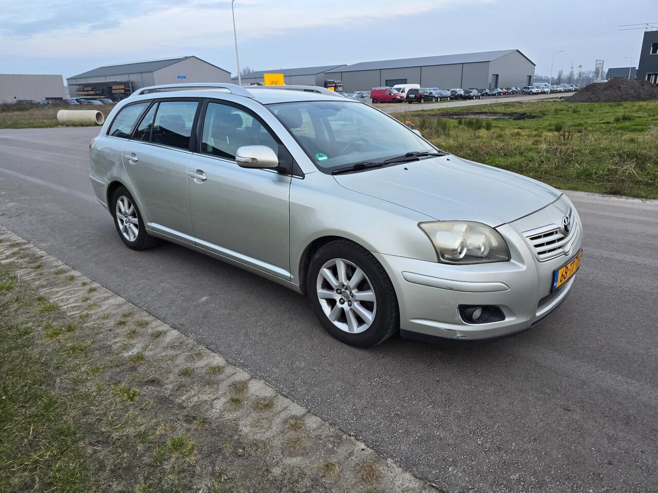 Toyota Avensis Wagon - 2.0 VVTi Luna 2.0 VVTi Luna - AutoWereld.nl