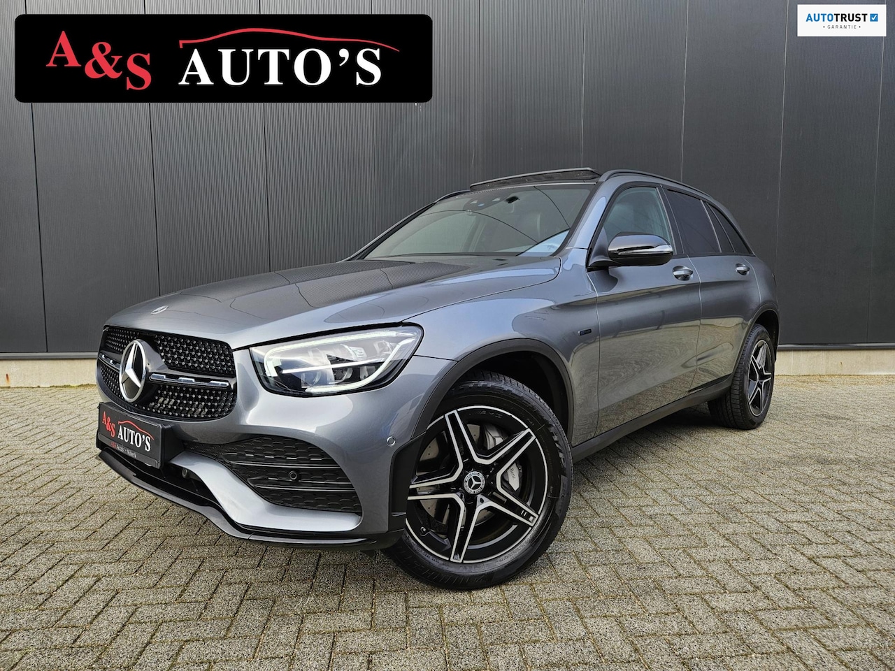 Mercedes-Benz GLC-klasse - 300e 4MATIC AMG Panodak Camera Trekhaak Virtual Elektr stoelen Sfeerverlichting - AutoWereld.nl