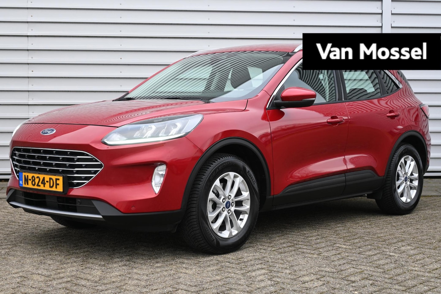 Ford Kuga - 1.5 EcoBoost Titanium | Navigatie | Stoelverwarming | Trekhaak | Voorruitverwarming | 1e E - AutoWereld.nl