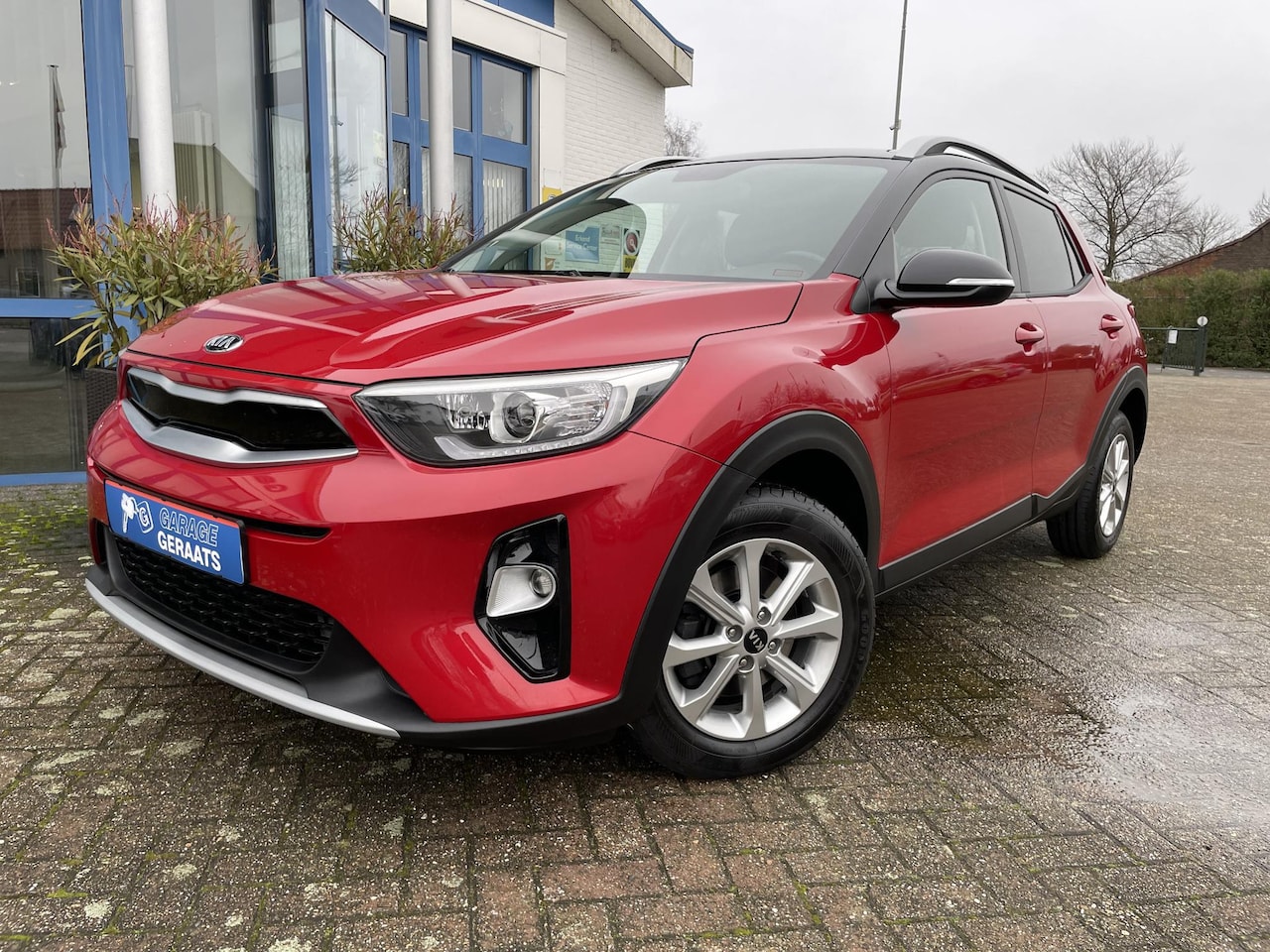 Kia Stonic - 1.2 MPi ComfortPlusLine Navigator | Full map navigatie, 15" LM-Velgen, Two tone, Parkeerse - AutoWereld.nl