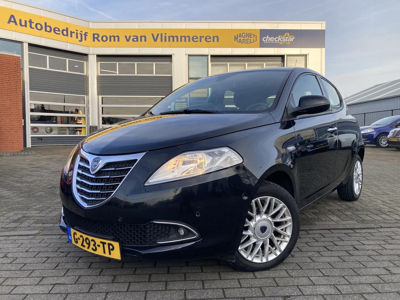 Lancia Y(psilon) - Ypsilon 1.2 Silver | APK tot 20-01-2026 | - AutoWereld.nl