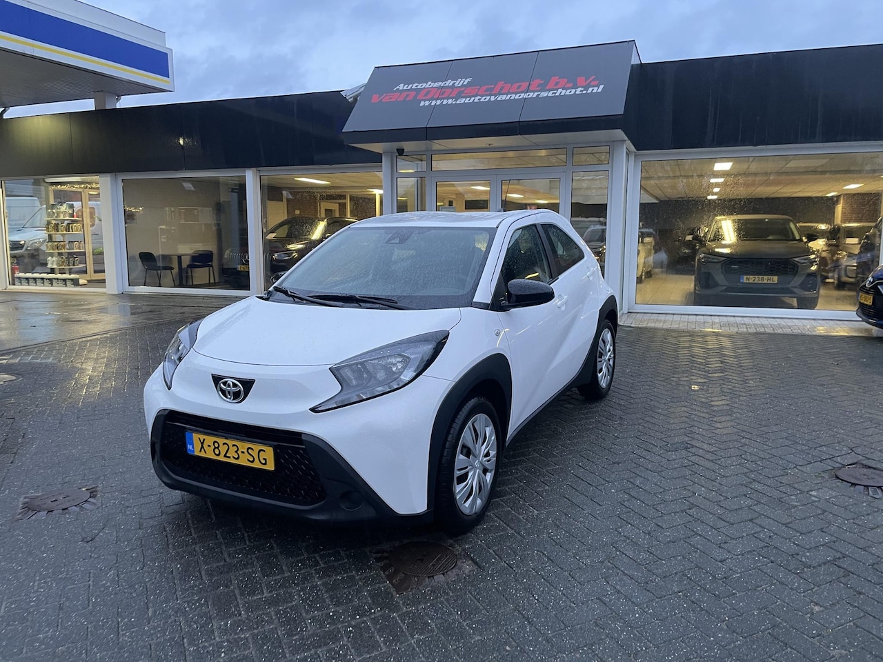 Toyota Aygo X - 1.0 VVT-i MT play 1.0 VVT-i MT Play - AutoWereld.nl