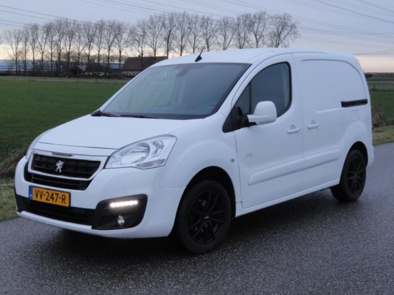 Peugeot Partner - 120 1.6 HDi 90 L1 Première 120 1.6 HDi 90 L1 Première - AutoWereld.nl