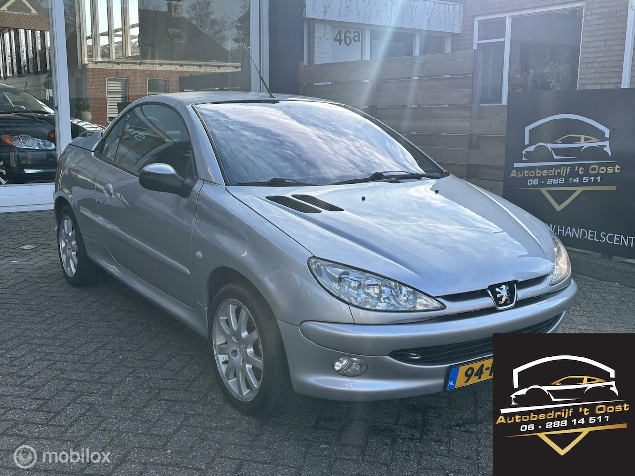 Peugeot 206 CC - 1.6-16V automaat vol jaar apk koopje hoor - AutoWereld.nl