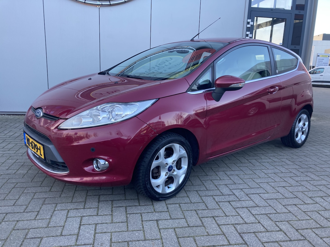 Ford Fiesta - 1.4 Ghia Automaat | Airco | Distributie vervangen - AutoWereld.nl