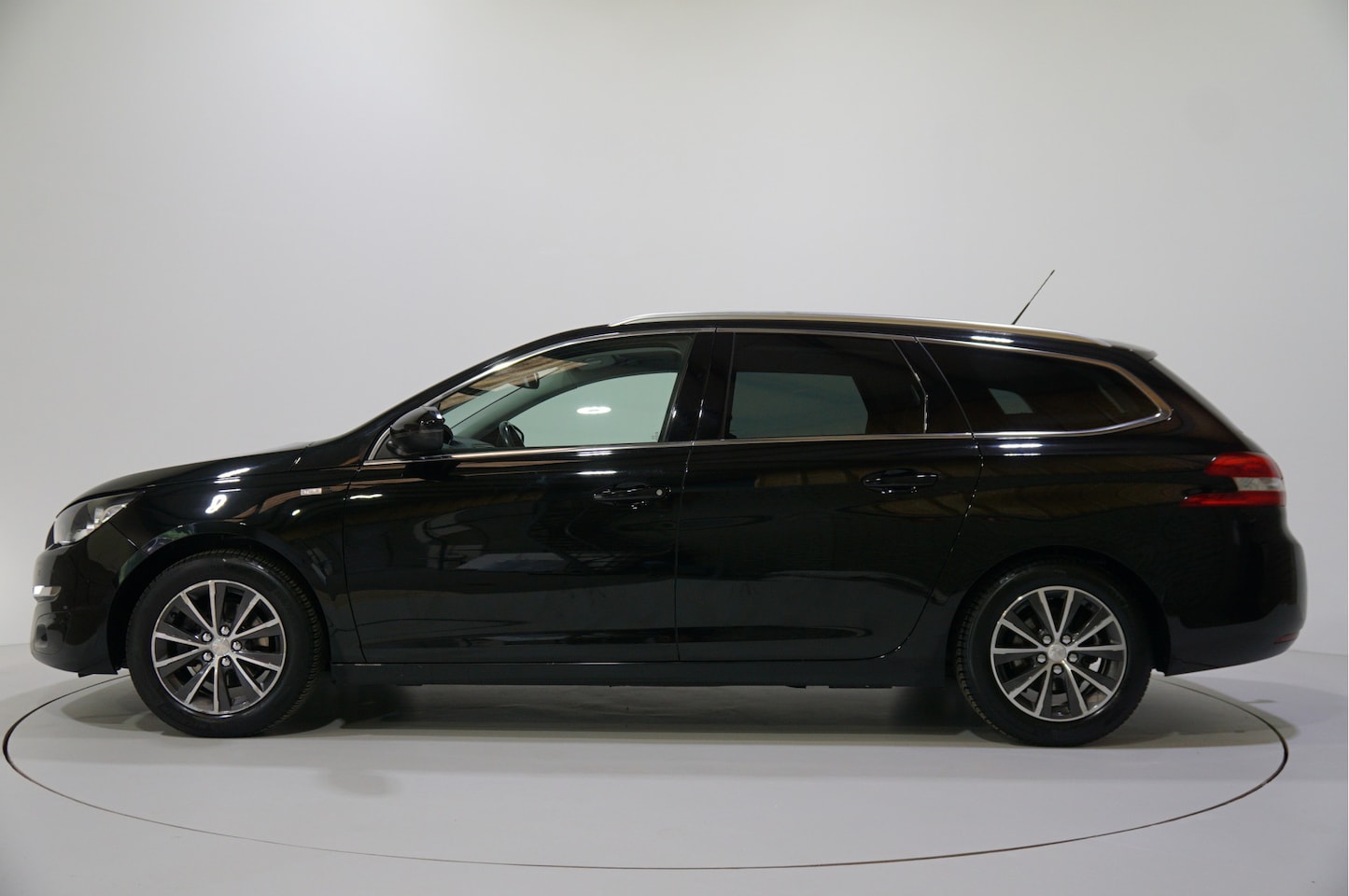 Peugeot 308 SW - 1.2 PureTech Style | Export (verhoogd olieverbruik) - AutoWereld.nl