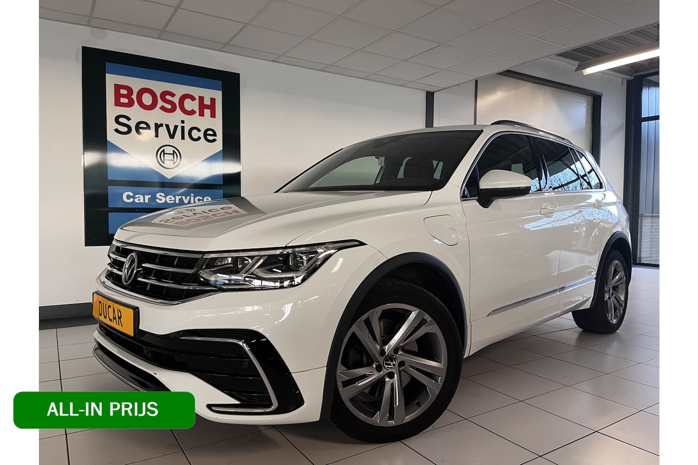 Volkswagen Tiguan - 1.4 TSI eHybrid R-Line Business+ R/Achter uit rij camera/ navigatie - AutoWereld.nl