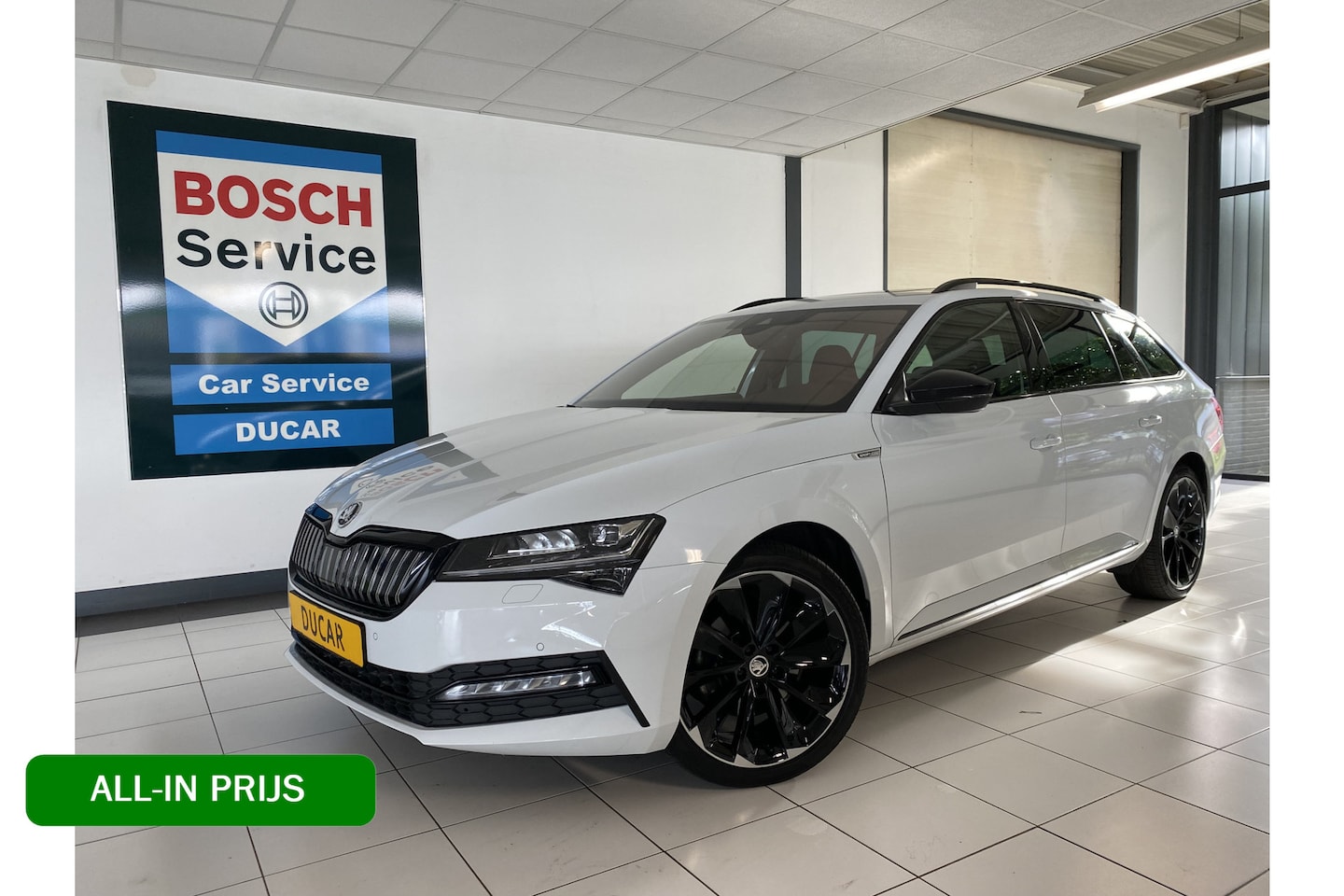 Skoda Superb Combi - 1.4 TSI iV Sportline Business Panoramadak / Trekhaak / - AutoWereld.nl