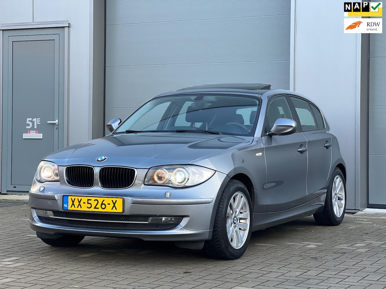 BMW 1-serie - 116i | Schuifdak | Xenon | Navigatie | Parkeersensoren - AutoWereld.nl