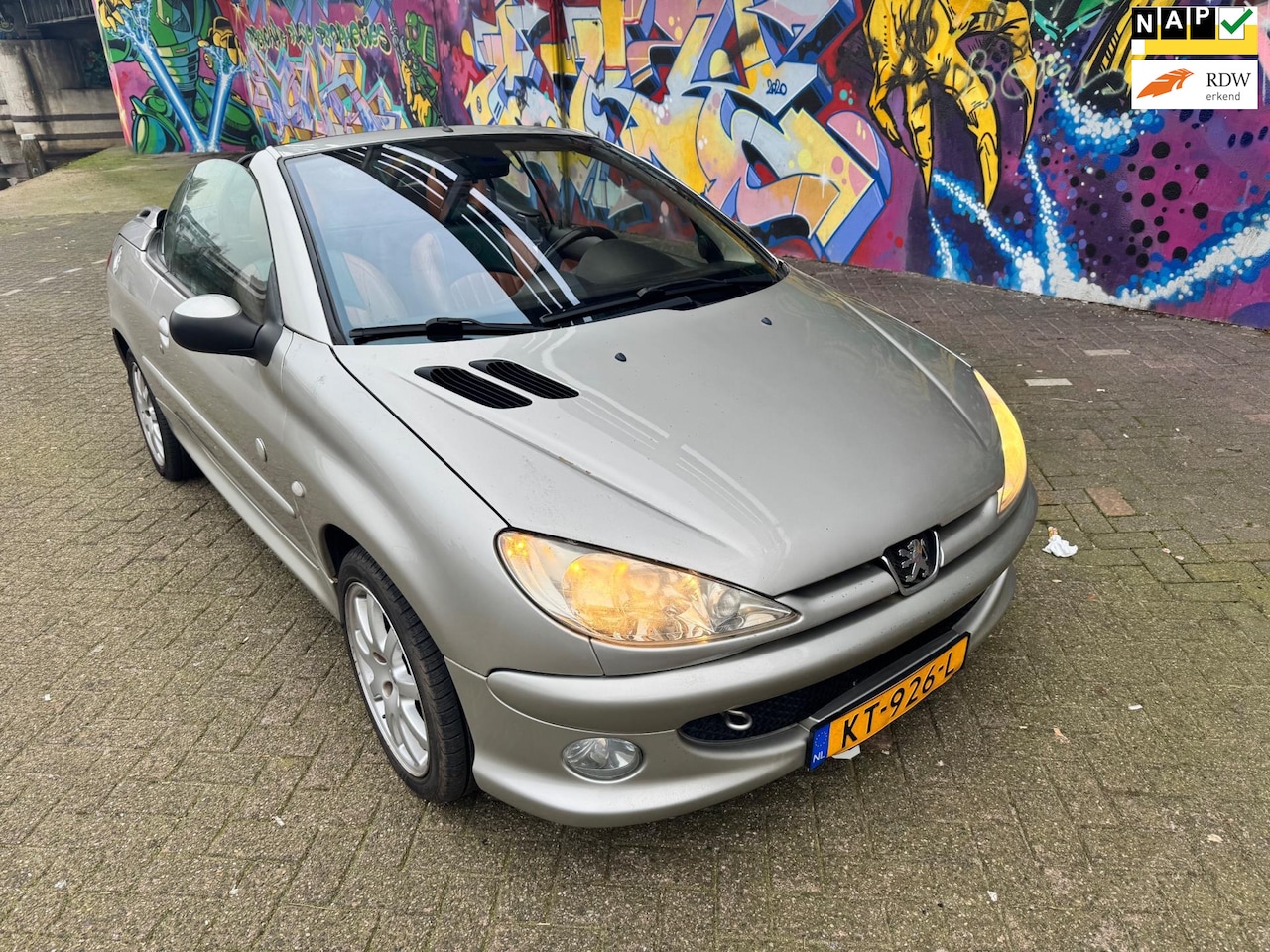 Peugeot 206 CC - 1.6-16V Quiksilver zeer nette auto rijd heerlijk voorzien van airco vol leer alle boeken a - AutoWereld.nl