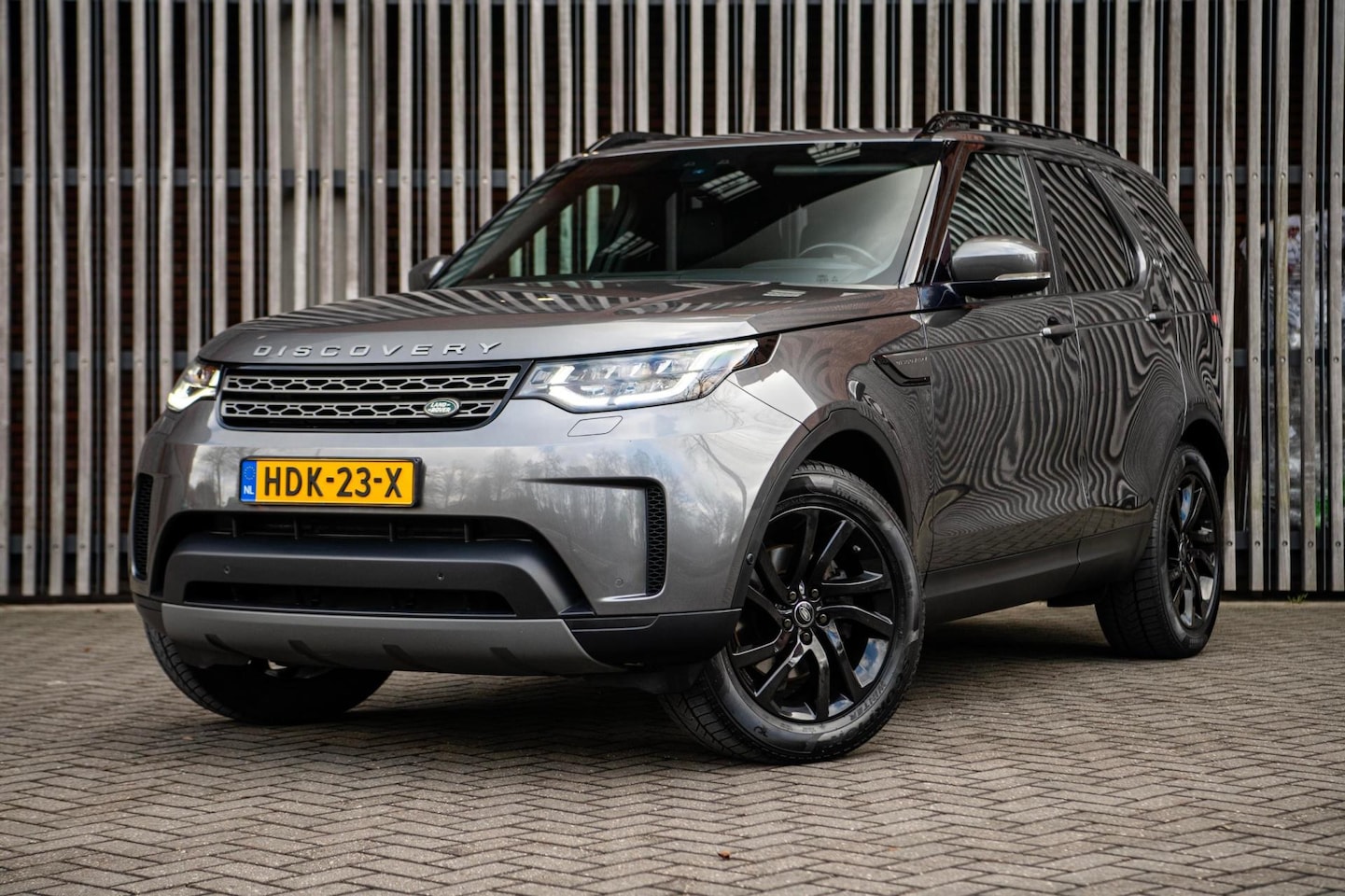 Land Rover Discovery - 2.0 Si4 301pk AUT. SE |Gr.Navi|LED|H-Leder|4x Stoelverwarming|Camera| - AutoWereld.nl