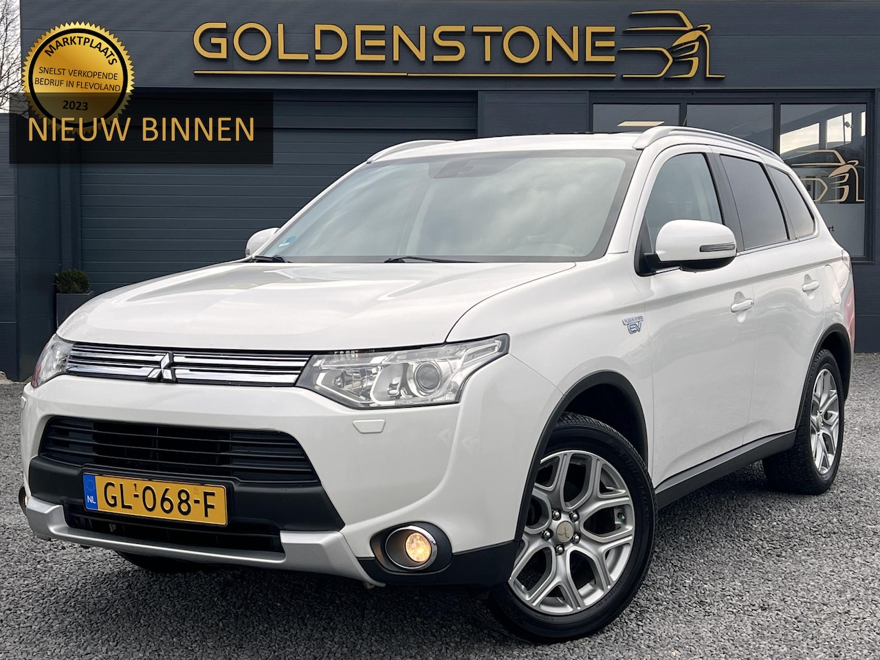 Mitsubishi Outlander - 2.0 PHEV Instyle+ 2e Eigenaar,Camera,Schuifdak,Navi,Leder,Stoelverwarming,Clima,Cruise,Lmv - AutoWereld.nl