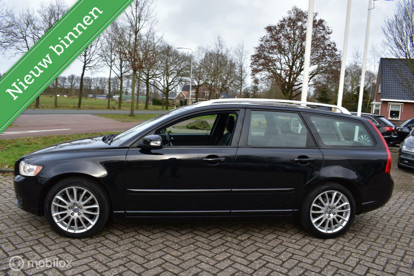 Volvo V50 - 2.4i Momentum '09 Leder|Clima|Cruise|Navi! - AutoWereld.nl