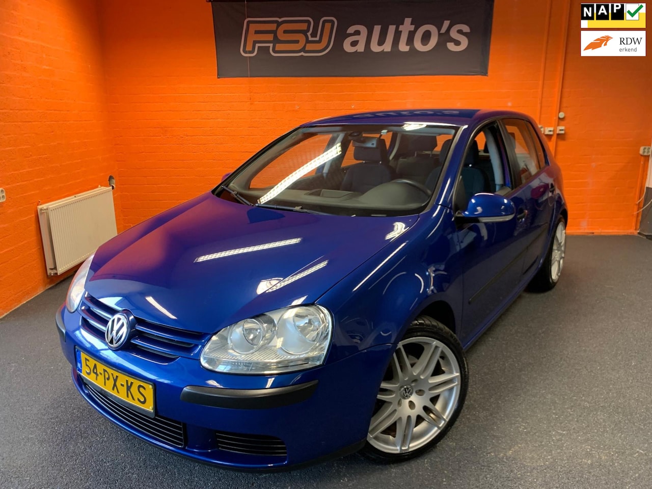 Volkswagen Golf - 1.6 FSI SPORTLINE / 5 DEURS / CRUISE / AIRCO!! - AutoWereld.nl