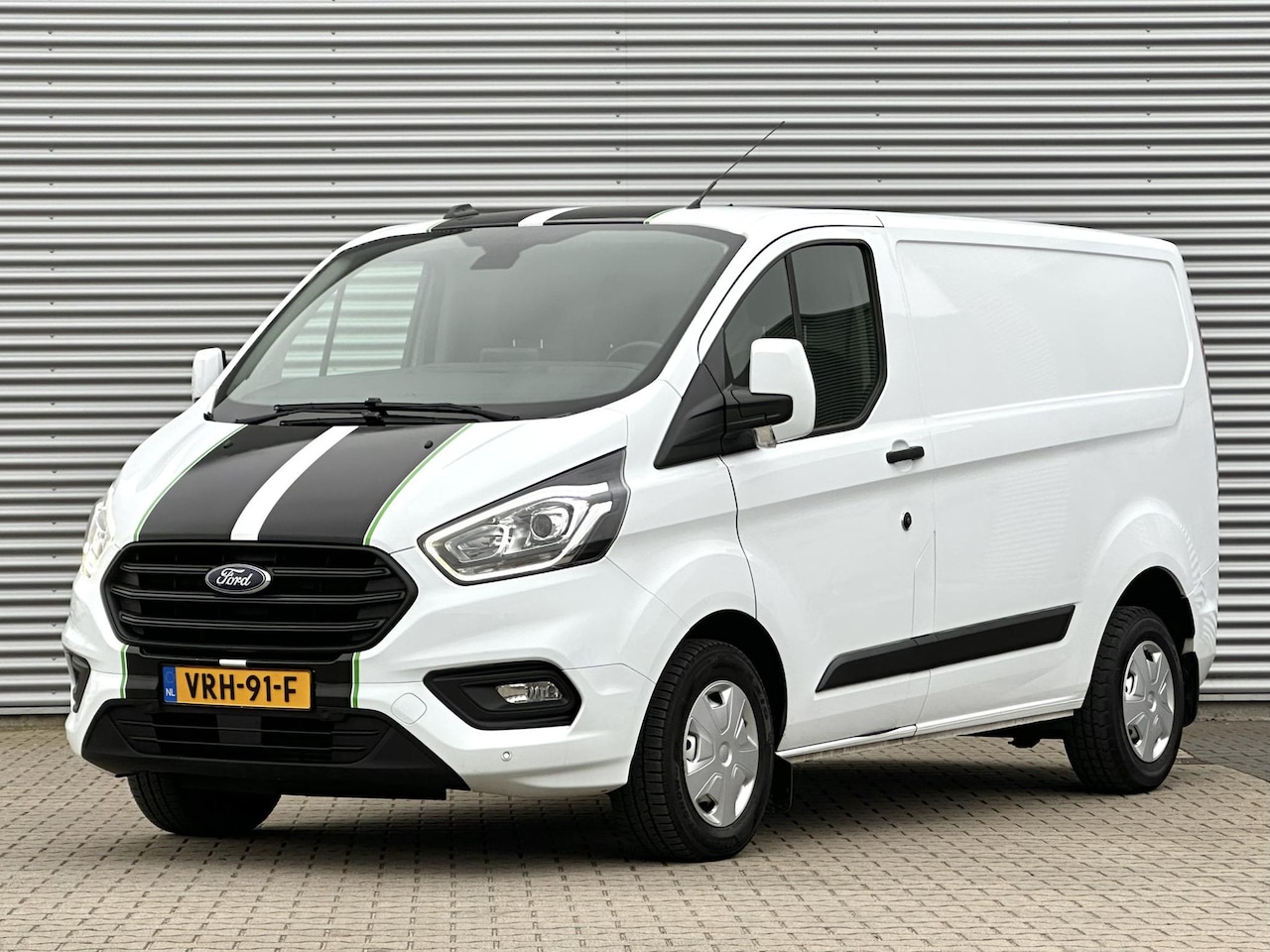 Ford Transit Custom - 280 2.0 TDCI L1H1 Trend zonnepanelen,omvormer,inrichting - AutoWereld.nl