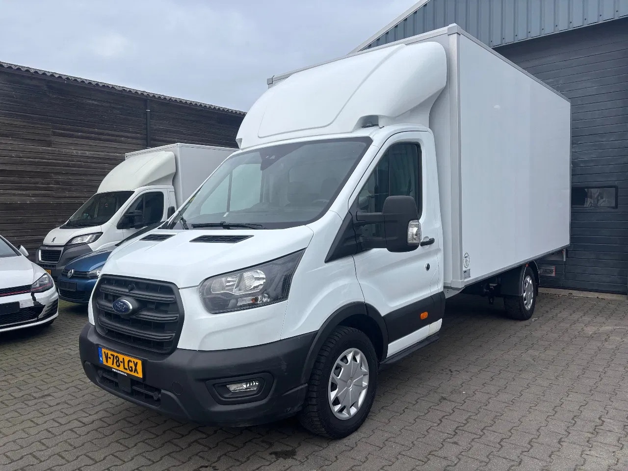 Ford Transit - 2.0 TDCI 160 PK Automaat Bakwagen Laadklep Airco Cruisecontrol - AutoWereld.nl