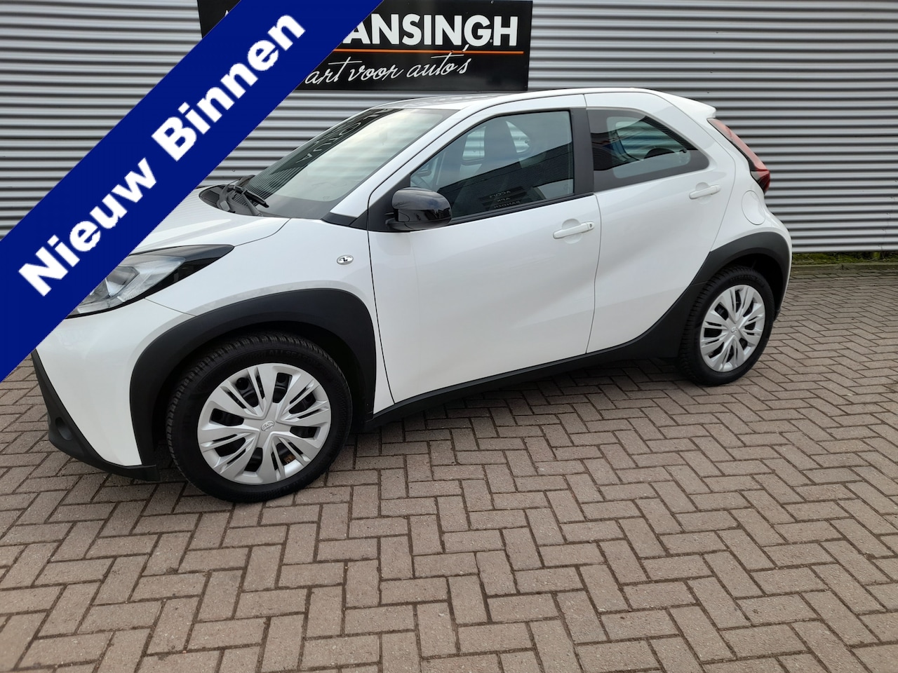 Toyota Aygo X - 1.0 VVT-i MT Play met 13.287 km!! | Airco | Cruise control | Camera | RIJKLAARPRIJS INCL 1 - AutoWereld.nl