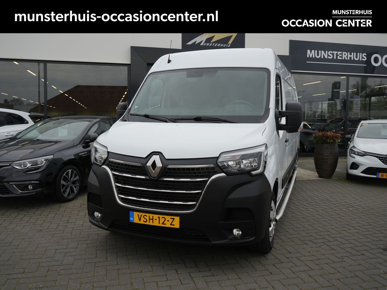 Renault Master - T35 2.3 dCi 150 L3H2 Energy Work Edition - Trekhaak - Achteruitrijcamera - All Seasonbande - AutoWereld.nl