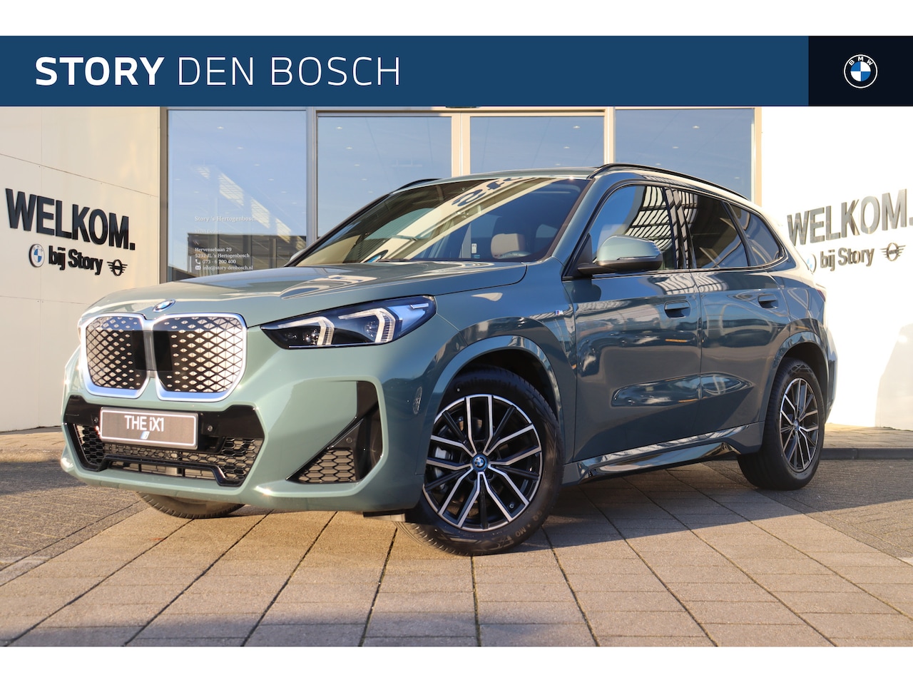 BMW iX1 - eDrive20 M Sport / Panoramadak / Trekhaak / Sportstoelen / Stoelverwarming / Adaptieve LED - AutoWereld.nl