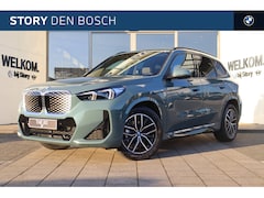 BMW iX1 - eDrive20 M Sport / Panoramadak / Trekhaak / Sportstoelen / Stoelverwarming / Adaptieve LED