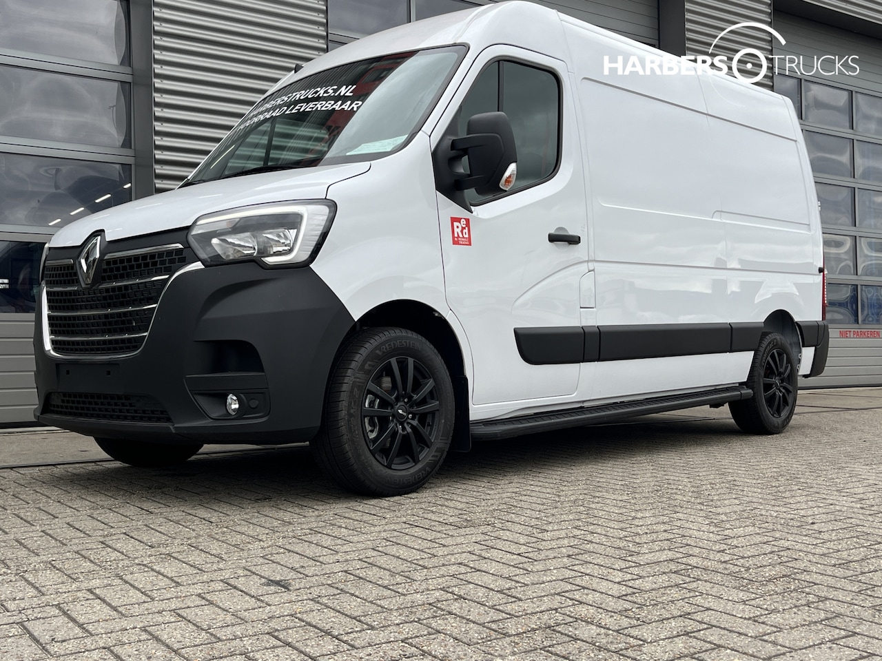 Renault Master - L2H2 150PK Red Edition LM Velgen 17 inch, Sidesteps inclusief ! BPM vrij ! - AutoWereld.nl