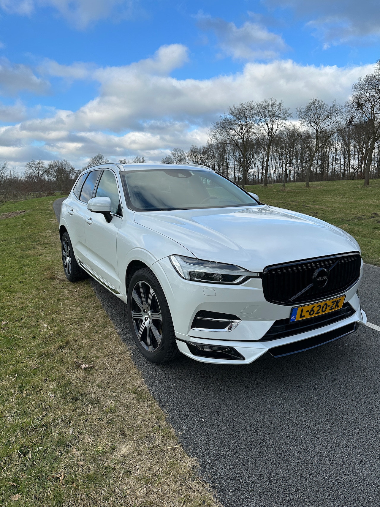 Volvo XC60 - 2.0 B4 AWD Inscription Parel moer witte Volvo XC 60 Heico - AutoWereld.nl