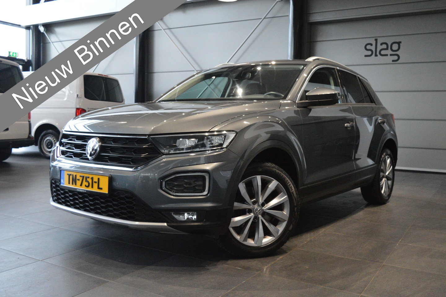 Volkswagen T-Roc - 1.5 TSI Style navi clima camera led pdc 17 inch 150 pk !! - AutoWereld.nl